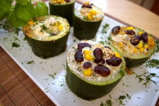 Blog kulinarny, Dietetyczne przepisy - Nadziewana cukinia gotowana na parze